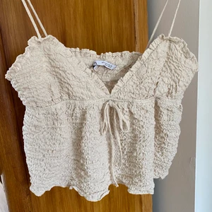 Zaratopp - Superfin linnetopp som köptes på zara förra sommaren. Knappt använd därav nyskick💗