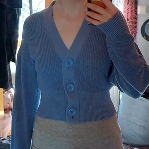 Oanvänd Lindex kofta, xs - Babyblå kofta från Lindex, storlek xs endast testad en gång 