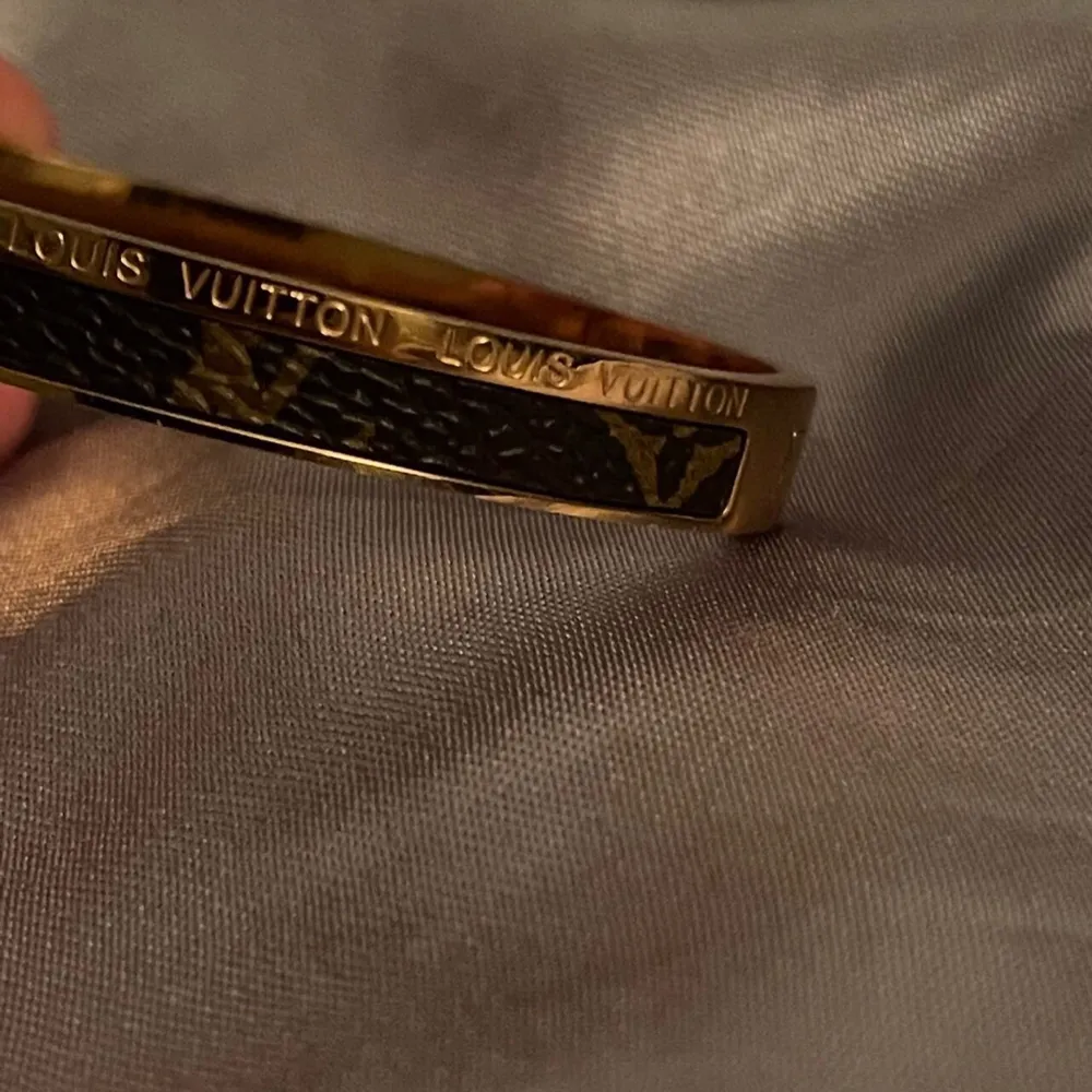 Fake Louis Vuitton armband!. Accessoarer.