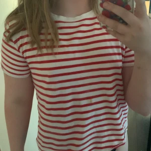 T-shirt - För mig så passar den inte men det sitter ganska skönt✨