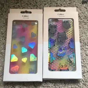 Telefon skal från glitter. 20kr st . Oanvända och ej uppnade. Till telefon 6/6s men funkar nog till 7 och 8