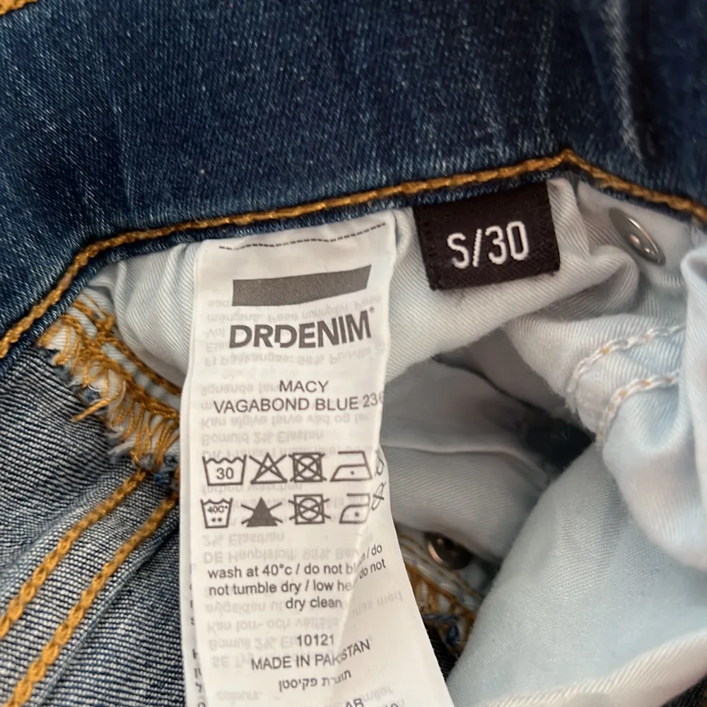 Jeans från DRDENIM inköpta för många år sedan men endast använda ett fåtal gånger. 120kr + frakt . Jeans & Byxor.