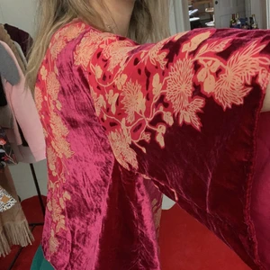 Summer top jacket  - Asian fashion !! Elegant summer top/jacket. Can be worn as a closed top with a nod from the side or an open chemise or jacket that adds a light layer to your outfit with much color and elegance. 