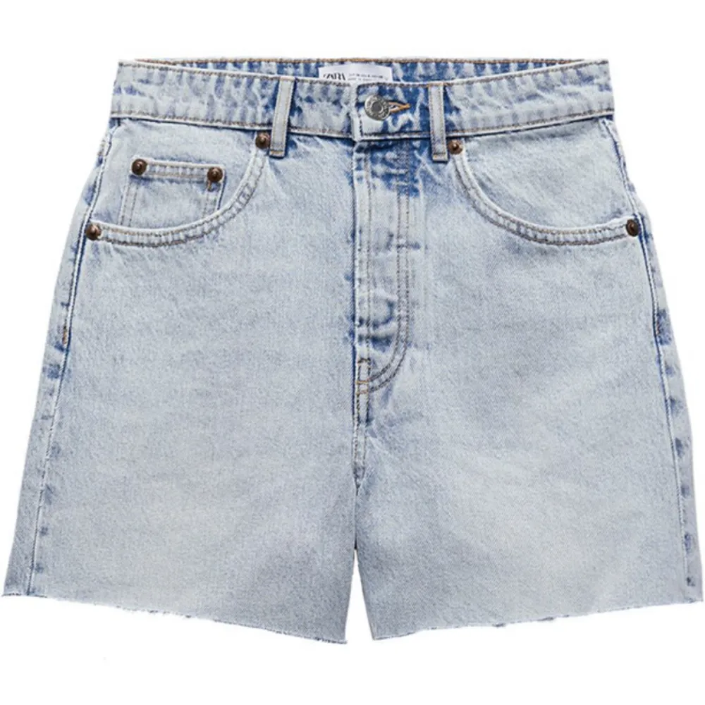 Helt oanvända shorts från Zara! Storlek 38❣️. Shorts.