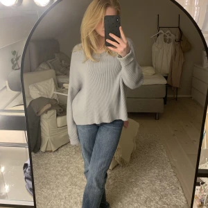 Stickad tröja  - Säljer denna ljusblåa stickade tröjan som är använd fåtal gånger och i jättebra skick❤️‍🔥