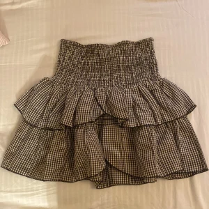 Volang kjol - Rutig volang kjol från neo Noir