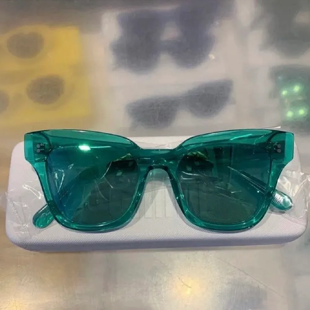 Så fina chimi solglasögon i färgen aqua modellen 005. De är aldrig använda så helt nya. Fodralet medföljer💘. Accessoarer.