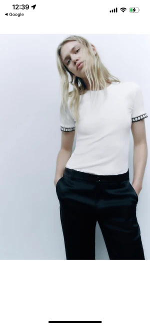 Zara T-shirt  - Super söt zara T-shirt, aldrig anvönd lappen sitter kvar