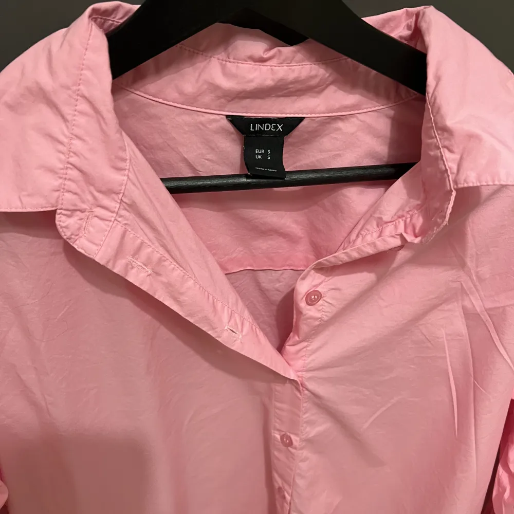 Rosa skjorta från Lindex stolek S . Skjortor.