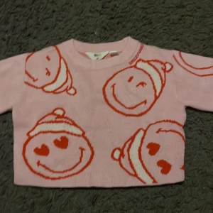 Smiley tröja  - En smiley tröja aldrig andvänd pga fel storlek 