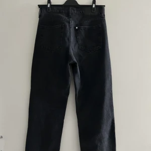 Baggy jeans - Ett par svarta baggy jeans, har bara använt typ 2 gånger och original priset är 250 kr. Om de är något så är de bara att fråga på:)