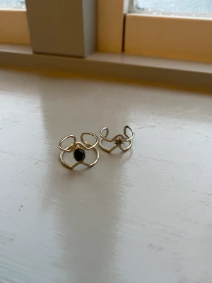 Set av 2 ringar - Set av 2 ringar. Använda, perfekt skick 