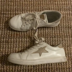 Skor!! - Liknande golden goose skor i så bra skick!!