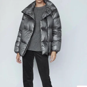 Massimo dutti jacka - Säljer min Massimo Dutti jacka i nyskick då jag inte använder den💞 kom privat för fler frågor 🙌