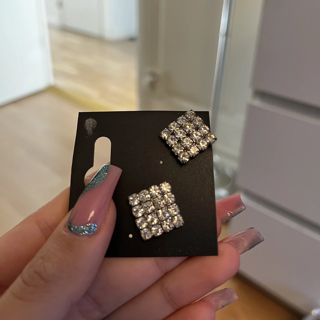 Fyrkantiga diamantörhängen