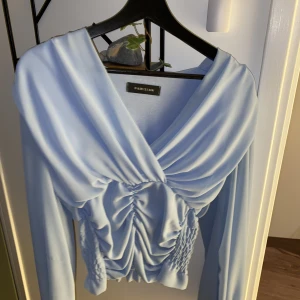 Baby blå blus - Under bar blå färg Bra och fint skick!💓