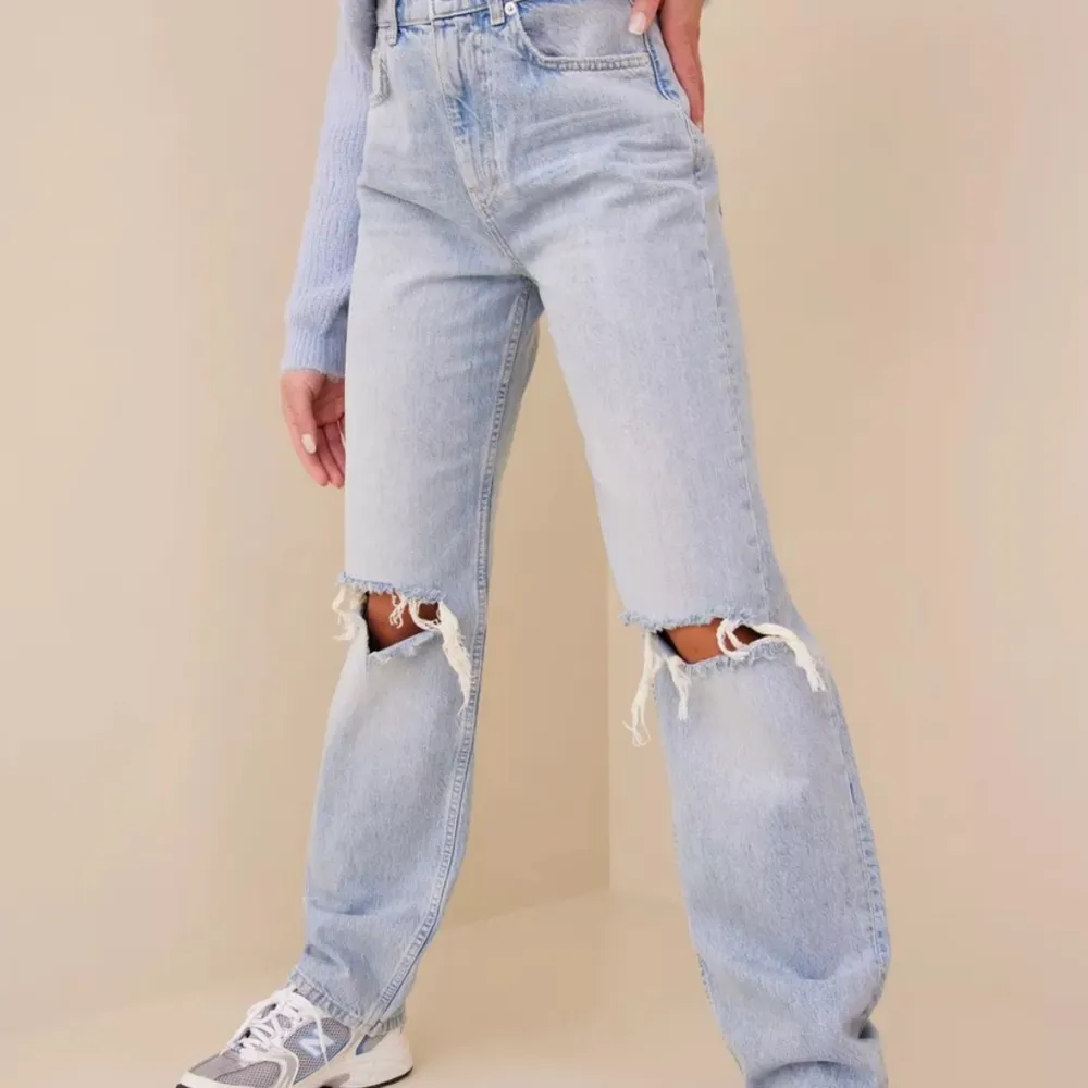 Oanvända  Frakt tillkommer Org pris 599kr  Flera bilder bara fråga . Jeans & Byxor.