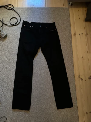 Levis 501 - Vanliga svarta Levis 501, aldrig använda. Straight leg och baggy. Storlek 34/34