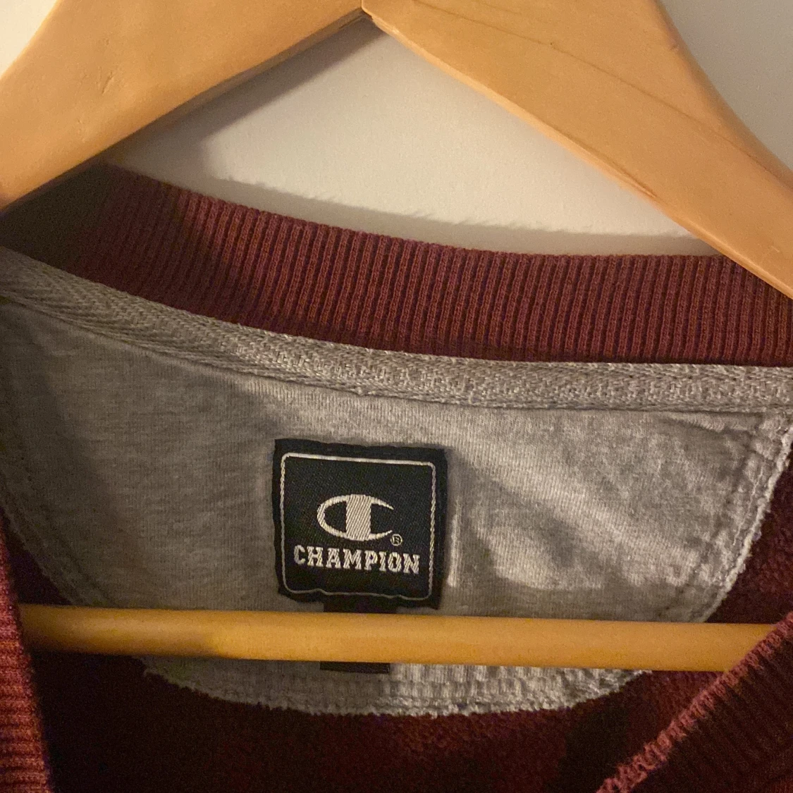 Vinröd sweatshirt! Champion! - 91