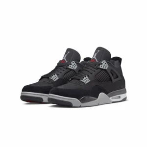 NIKE AIR JORDAN 4 RETRO SE ’Black Canvas’ - Air Jordan 4 Retro SE ’Black Canvas’ Black/Light Steel Grey-White - Storlek 42,5 Senaste Jordan 4 modellen!Digitalt kvitto finns - Dom är helt orörda! Inte tagit ut dom från boxen! Har ni frågor? Bud? kom DM!🤙🏽