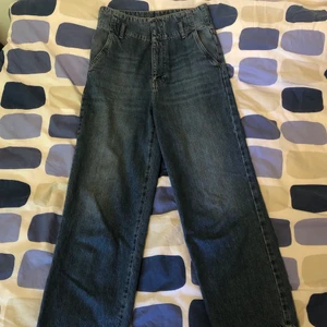 Jeans - Högmidjade jeans från Gina Tricot storlek 36. Jag är ca 175cm lång :) 50kr + 66kr frakt !