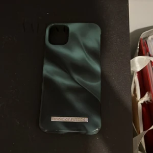 Ideal of sweden  - TRYCK EJ KÖO DIREKT, Säljer då jag bytt telefon, liten defekt se bild två, skalet är lite repigt på ytan inget man ser direkt