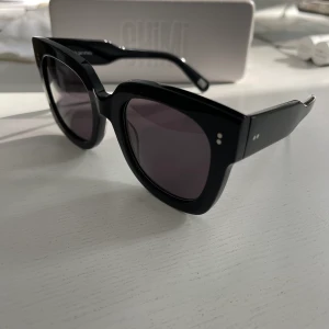 Chimi eyewear #08 BERRY - Solglasögon från chimi eyewear! Köpta 2020, nästintill oanvända. Eventuell frakt tillkommer i priset.