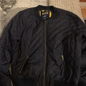 Svea jacka - Säljer min svea jacka. Aldrig använda pga. Fel storlek. Inga fel eller slitet någonstans, nytt pris var 1500