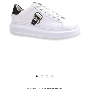 Karl Lagerfeld skor  - Säljer nu mina oanvända Karl Lagerfeld skor! Aldrig använt då dom ej kommit till användning💕