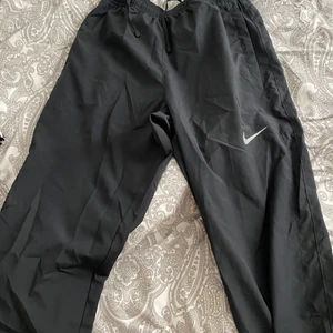 Nike  - Nike byxor storlek S