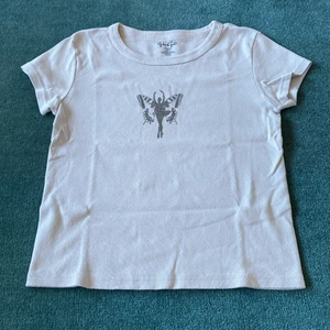 brandy melville tshirt - super snygg tröja från brandy melville! bra skick! köparen står för frakten!