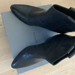 Minelli semi high heels boots, color black. Size 40. Worn once! 