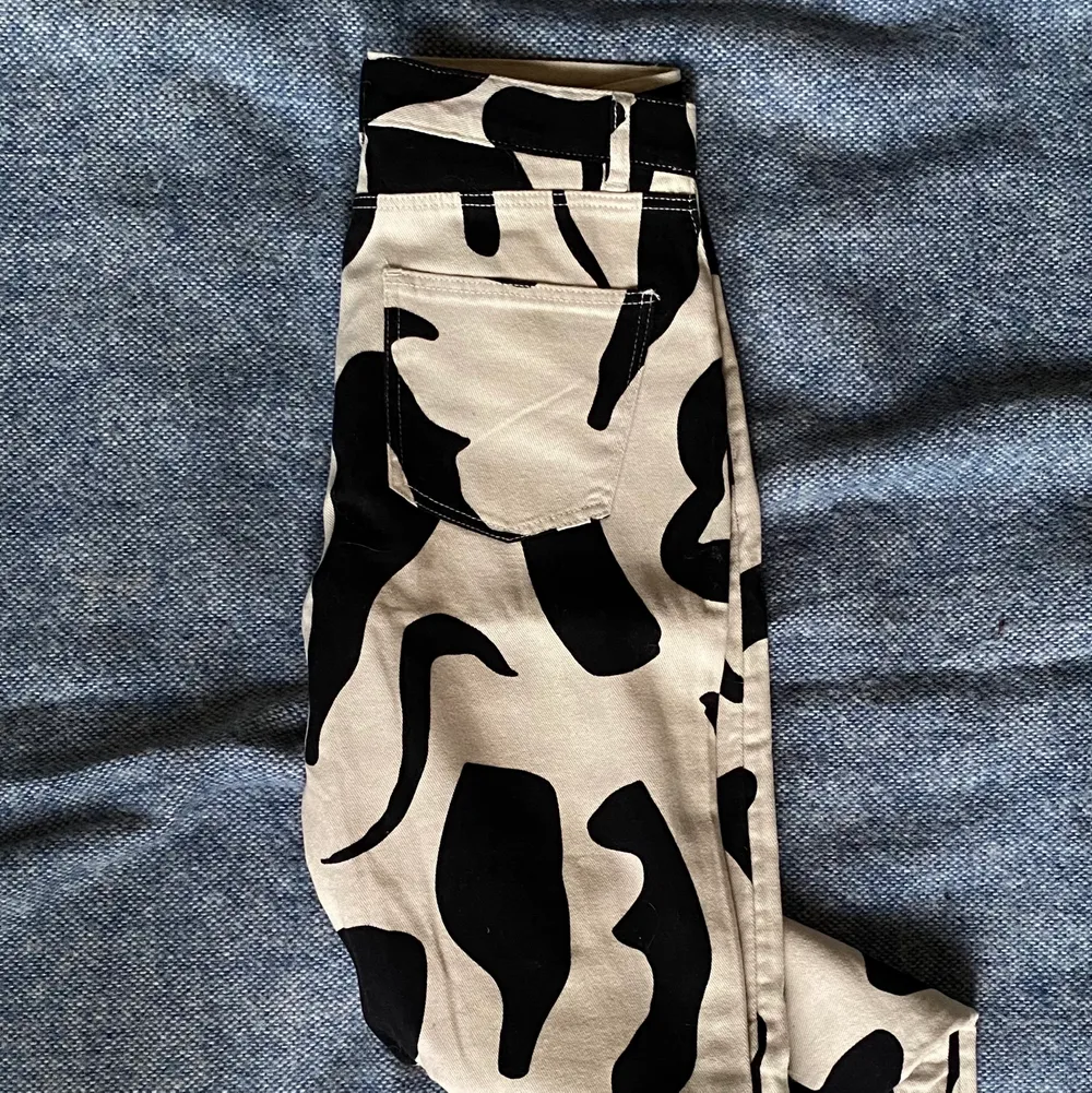 Straight monki pants in cow print) 34 size . Jeans & Byxor.