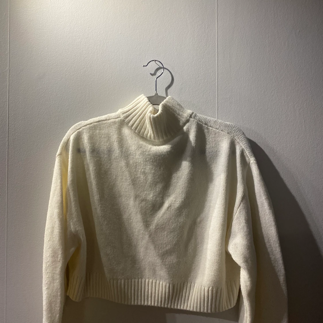 Vit stickad kofta  - 90