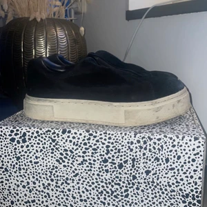 Eytys sneakers  - Säljer nu mina jättesnygga eytys skor som är köpte för ca 1 år sen men använt ett fåtal gånger så i mycket gott skick, säljs pågrund av att jag föredrar andra skor som jag har💕💕köptaför 1900 kr och säljs för 900 kr, tveka inte att höra av vid frågor🫶🏻