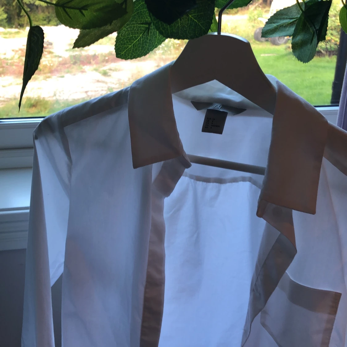 Hm skjorta vit, strl 34 som ungefär xs. - 90