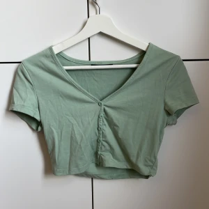 Grön topp - Aldrig använd, storlek S/36 men passar även XS Frakt tillkommer