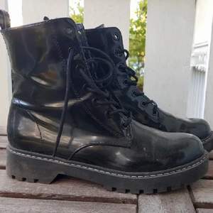 Boots från Hm som nästan aldrig använts! Jättesköna och perfekta till hösten ❤️ möts upp i Stockholm eller fraktar 