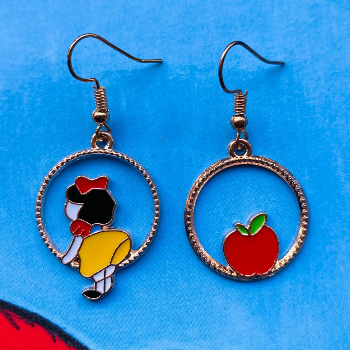 Snövit örhängen ❤️