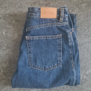 Monki Kimono - Helt oanvända jeans i modell kimono från Monki.