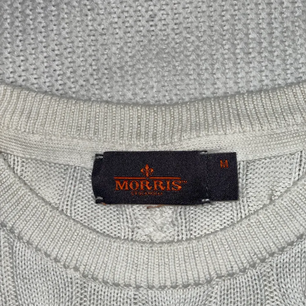 Morris tröja köpt i Stockholm på deras egna butik. Säljs för att jag inte använder den längre, skicka 7/10. Stickat.