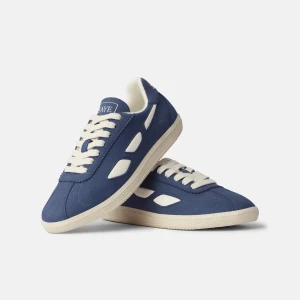 Saye sneakers - Säljer mina sneakers från saye. Aldrig använda och helt i nyskick. Nypris 1200, säljer för 600. Storlek 38. Fraktar gärna men kan också mötas upp i Uppsala!