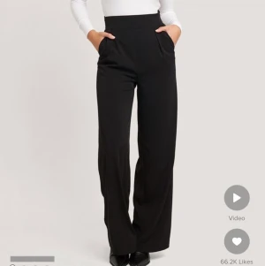 Kostymbyxor med hög midja nakd - Ganska  använda, köpta för ca 500, säljer för 120kr💕
