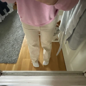 Jeans - storlek XS, säljer då de inte är min stil längre 💖 färgen beige [det är först i kvarn som gäller]