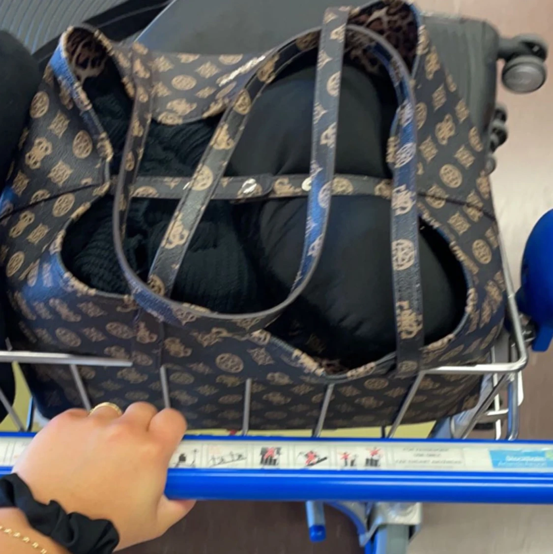 Säljer min guess väska - 90