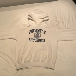 White hoodie size S - Size S 7/10 condition  Fit loose 