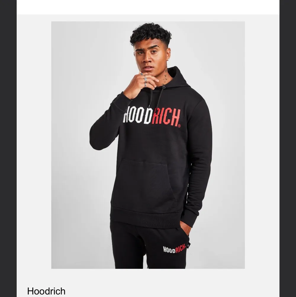 Jag säljer denna helt nya hoodien. Inte använd och helt ny. Skriv privat för mer information och bilder  . Hoodies.