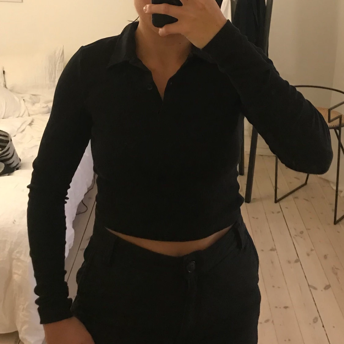 Svart långärmad croptop Weekday