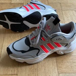 Adidas runner - Nya oanvända adidas runner st 40 1/2 (känns som 40)