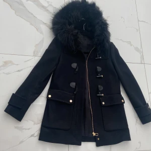 Zara kappa - Svart kappa från zara storlek xs 